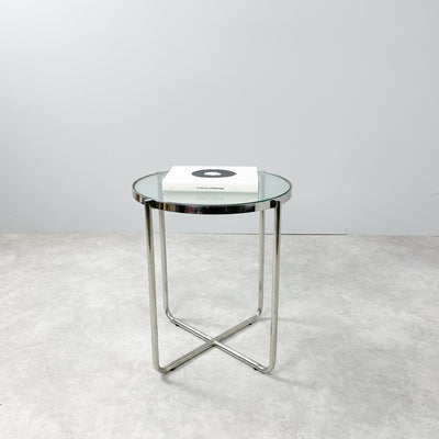 Sidobord i glas och krom