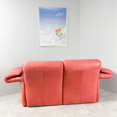 Designsoffa i rött skinn