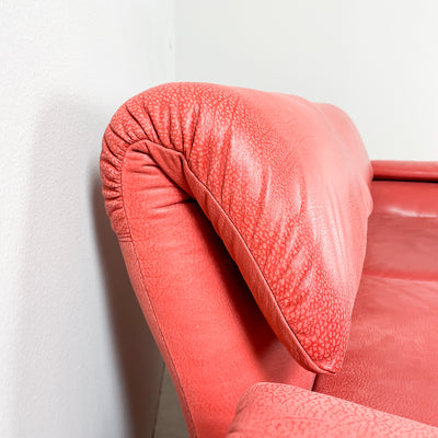 Designsoffa i rött skinn