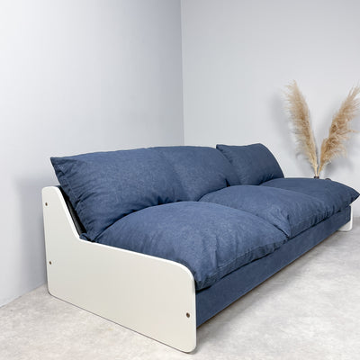 Skön bäddsoffa i vitt och denim