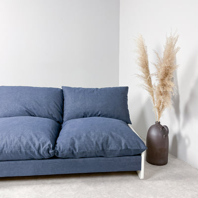 Skön bäddsoffa i vitt och denim