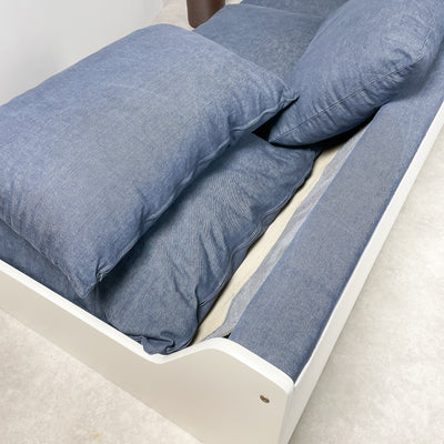 Skön bäddsoffa i vitt och denim