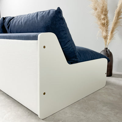 Skön bäddsoffa i vitt och denim