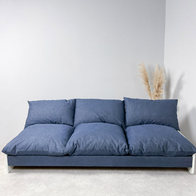 Skön bäddsoffa i vitt och denim