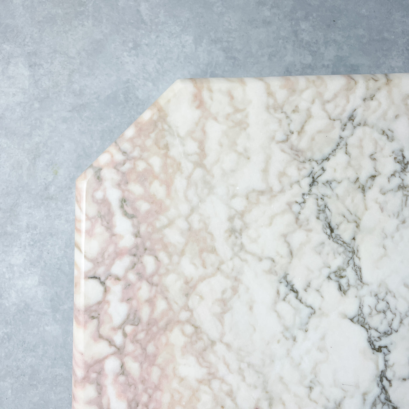 Soffbord i marmor - beige/grå/rosa