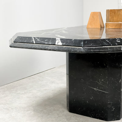Soffbord i svart marmor