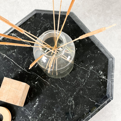 Soffbord i svart marmor
