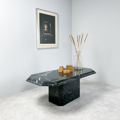 Soffbord i svart marmor