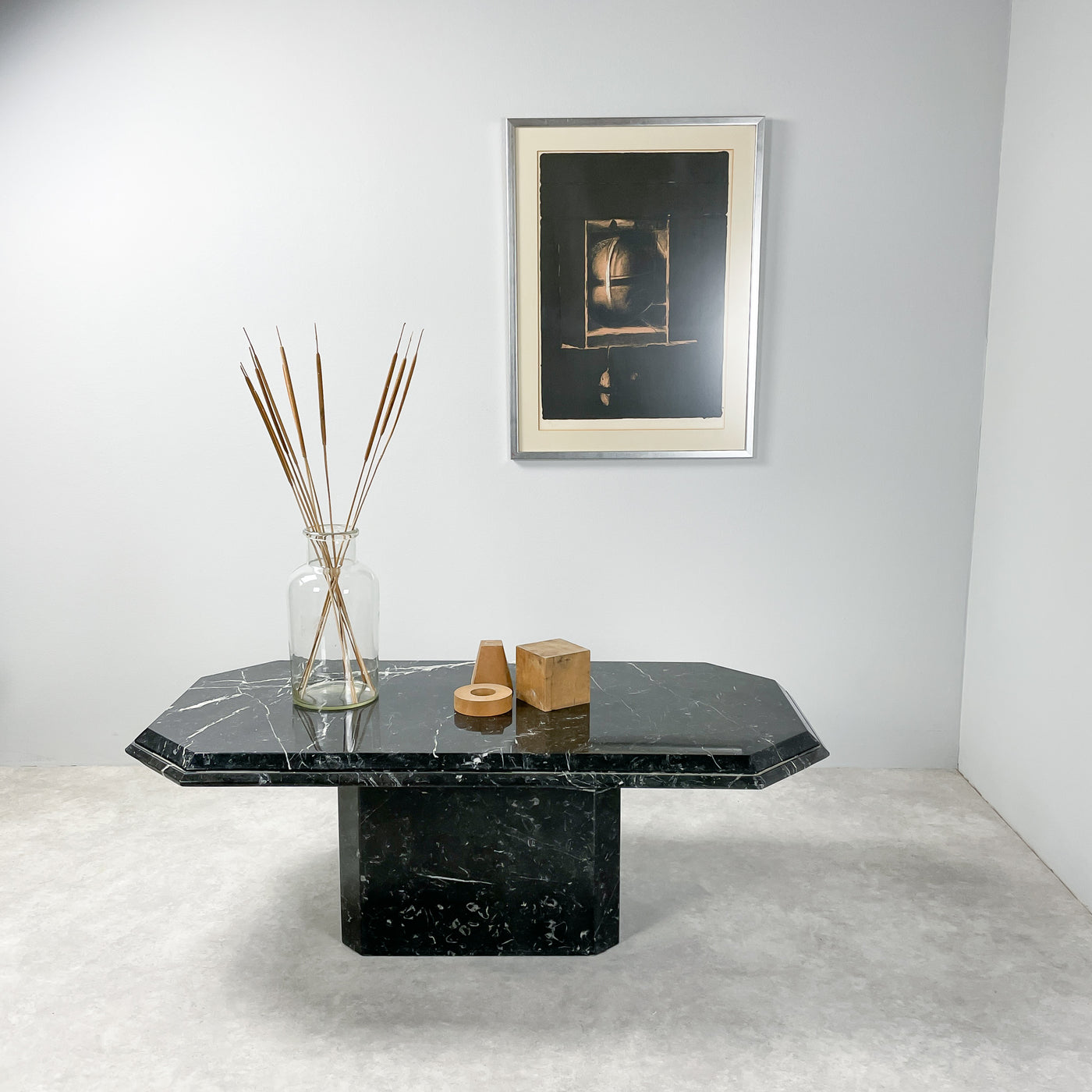 Soffbord i svart marmor
