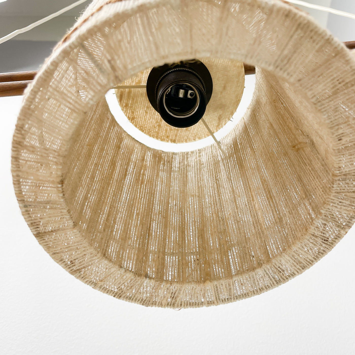 Pendellampa i teak