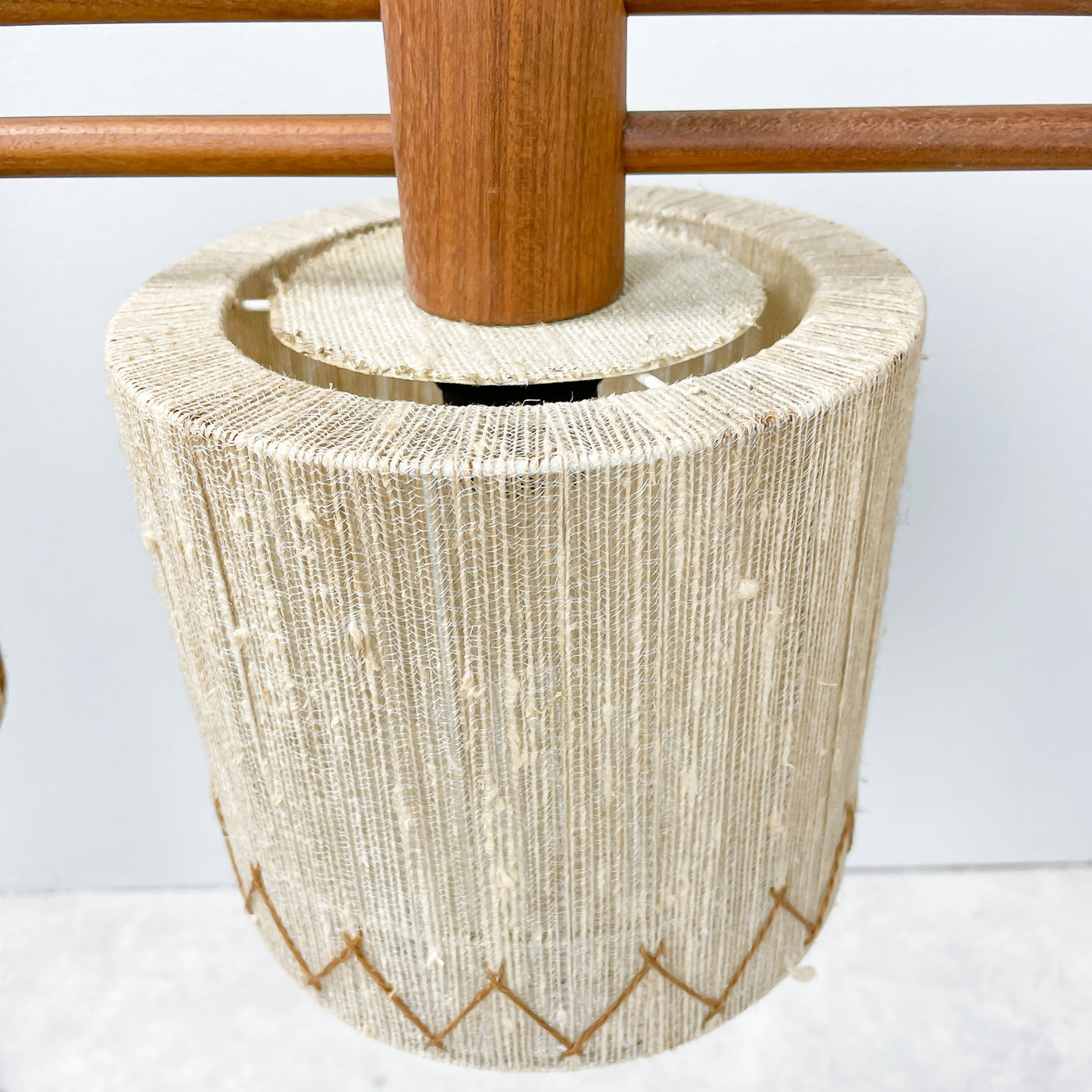 Pendellampa i teak