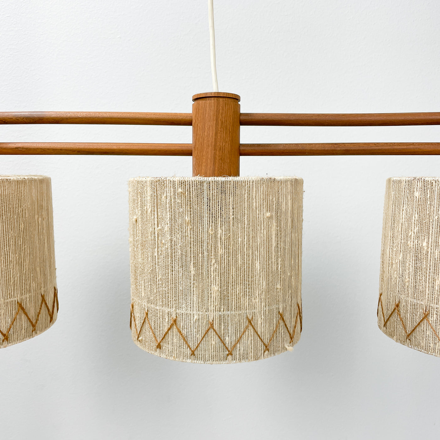 Pendellampa i teak