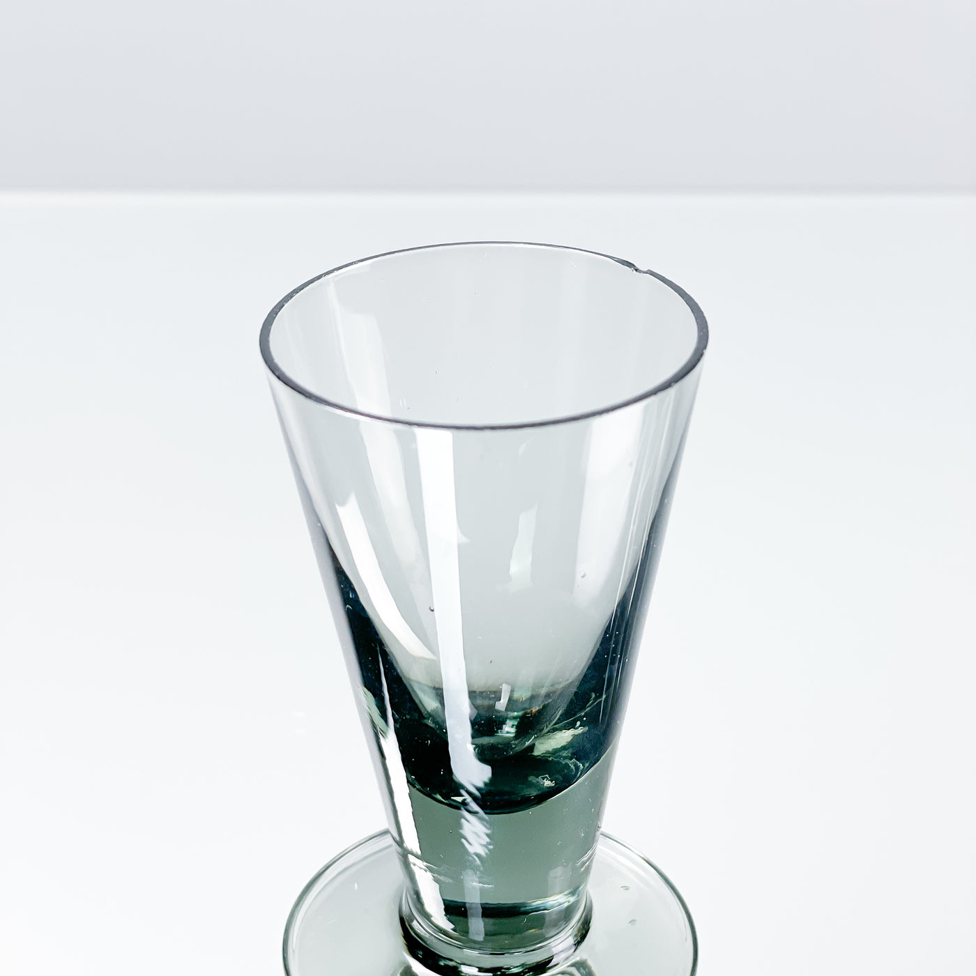 9 st rökfärgade snapsglas