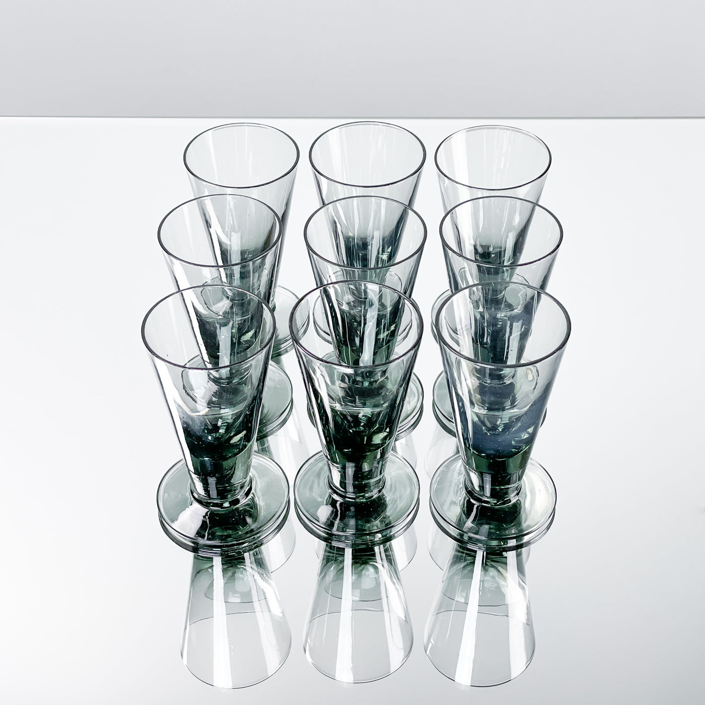 9 st rökfärgade snapsglas