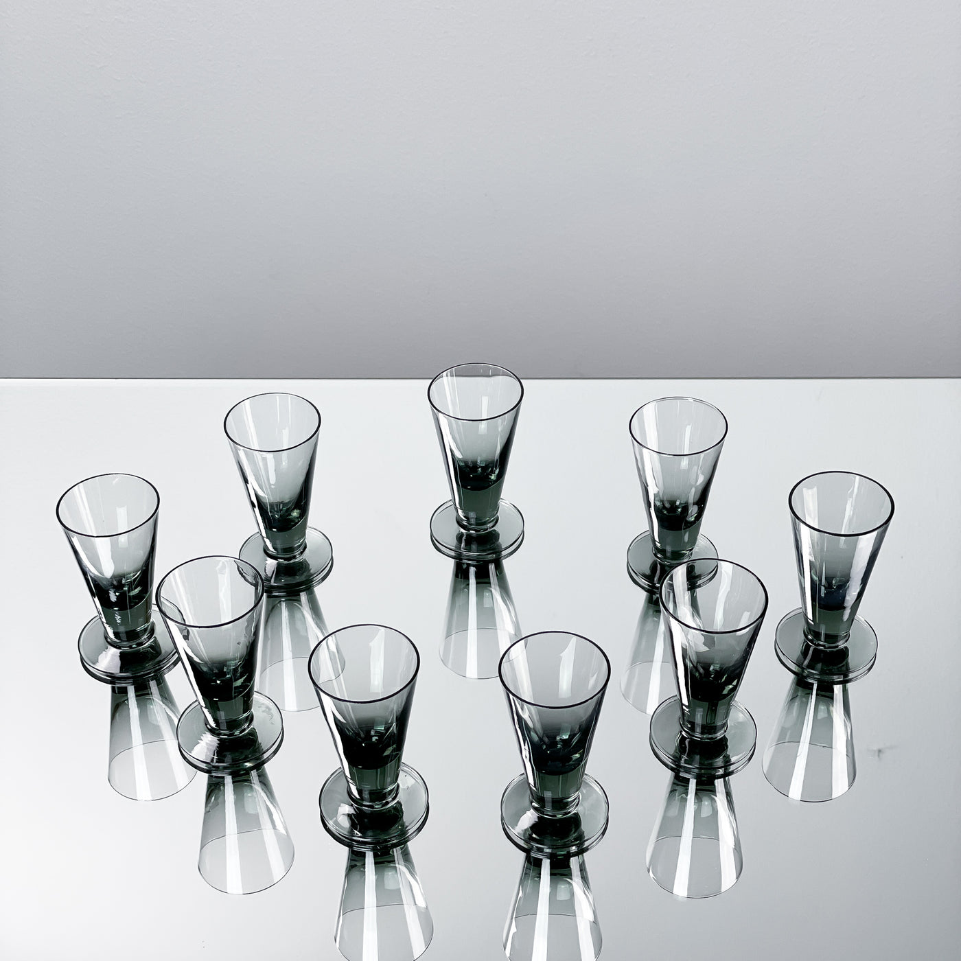 9 st rökfärgade snapsglas