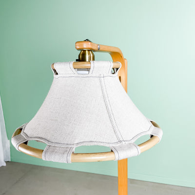Golvlampa Anna-lampan beige Ateljé Lyktan