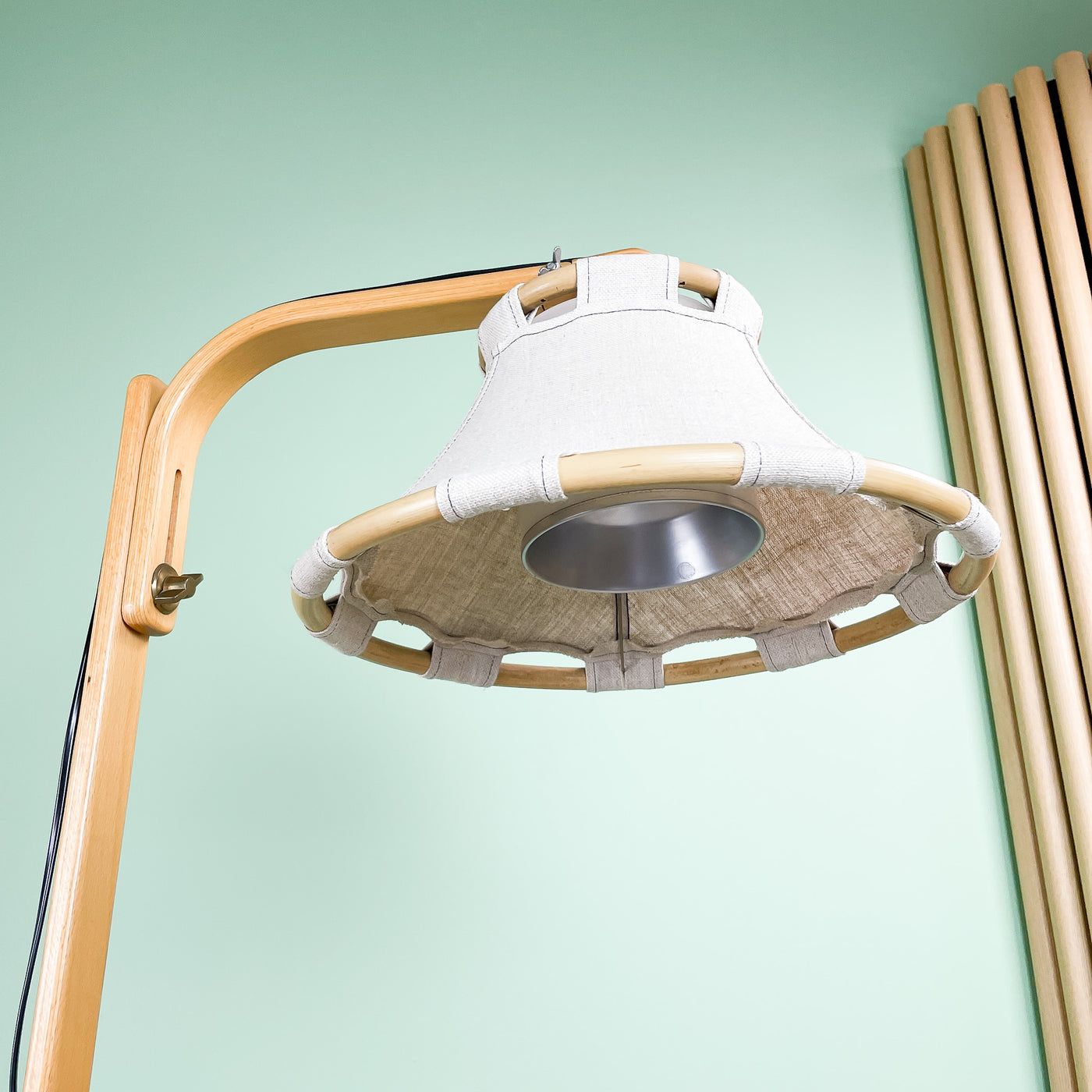 Golvlampa Anna-lampan beige Ateljé Lyktan