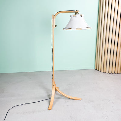 Golvlampa Anna-lampan beige Ateljé Lyktan