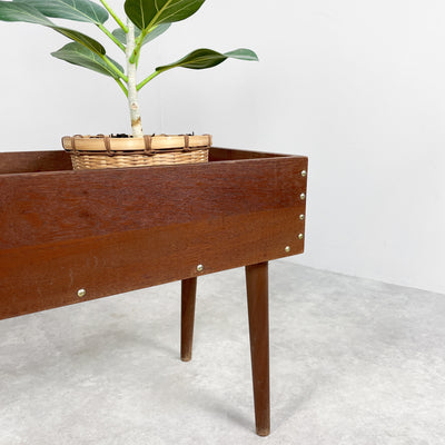 Blombord i mörkbetsad teak