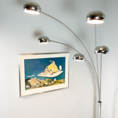 Femarmad golvlampa i krom