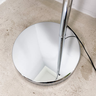 Golvlampa i krom