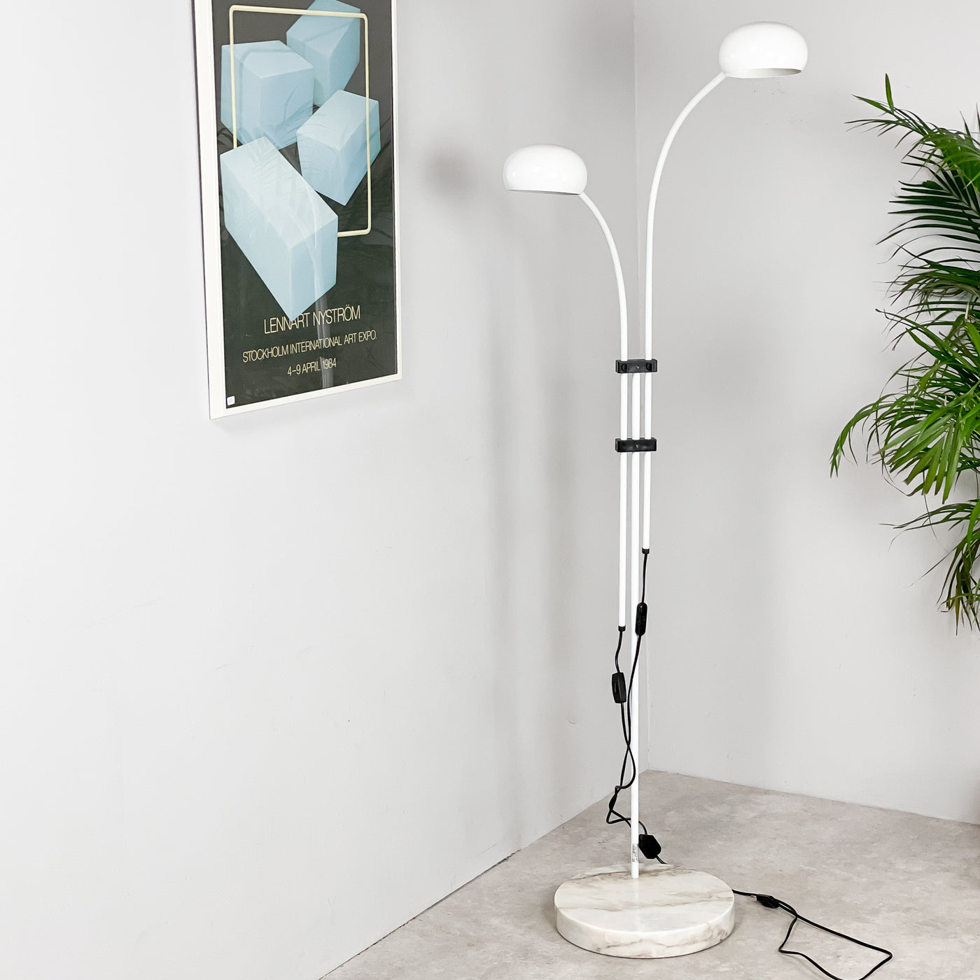 Vit tvåarmad lampa - Lyktan