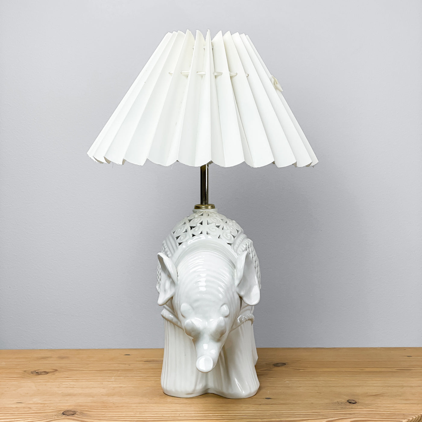 Bordslampa vit elefant