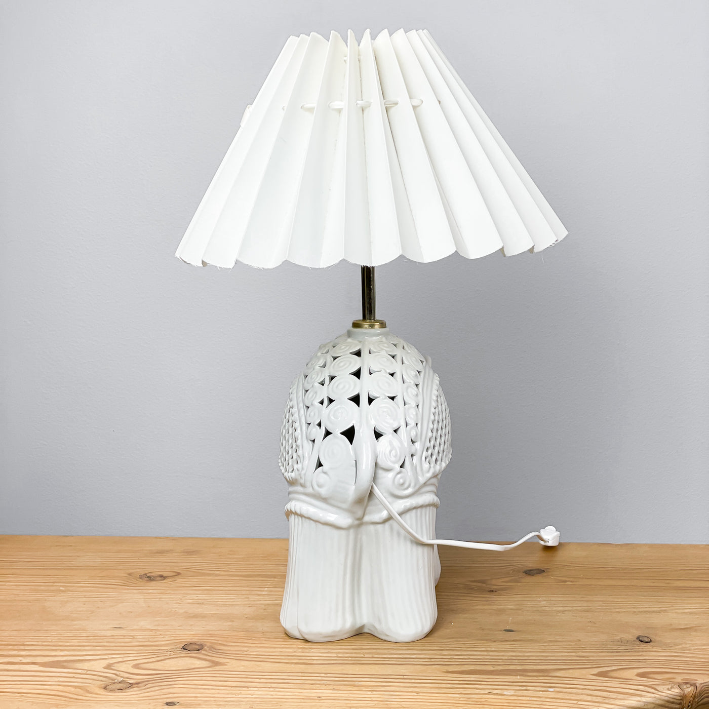 Bordslampa vit elefant