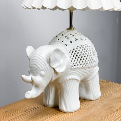 Bordslampa vit elefant