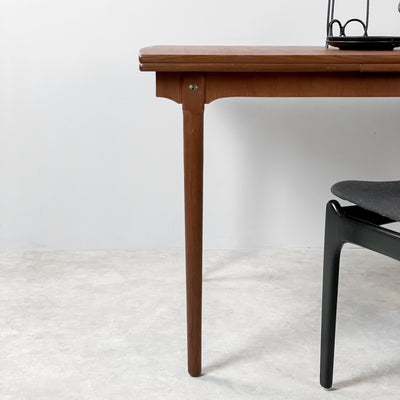 Matbord i teak