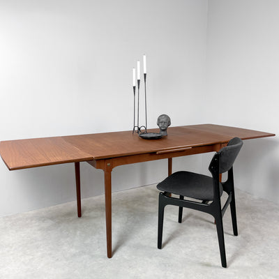 Matbord i teak