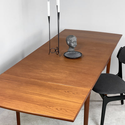 Matbord i teak