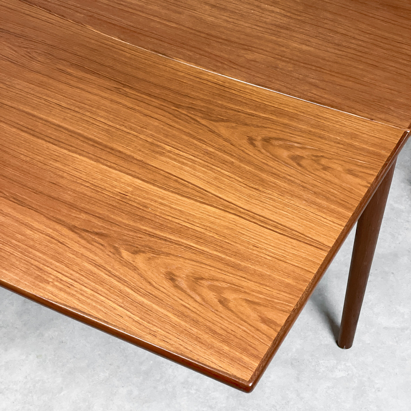 Matbord i teak
