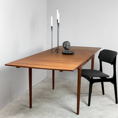 Matbord i teak