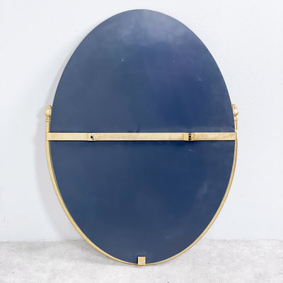 Oval spegel med guldig ram