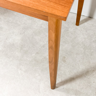 Skrivbord i teak