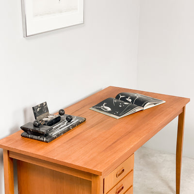 Skrivbord i teak