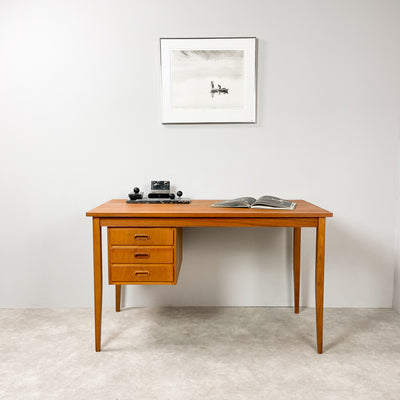 Skrivbord i teak