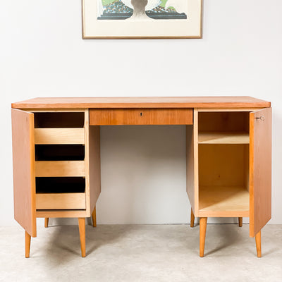 Skrivbord i teak