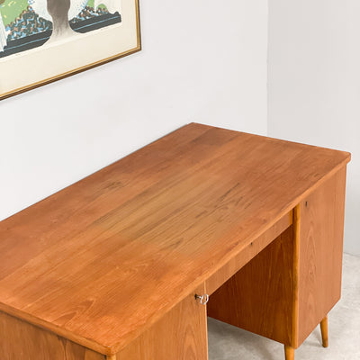 Skrivbord i teak