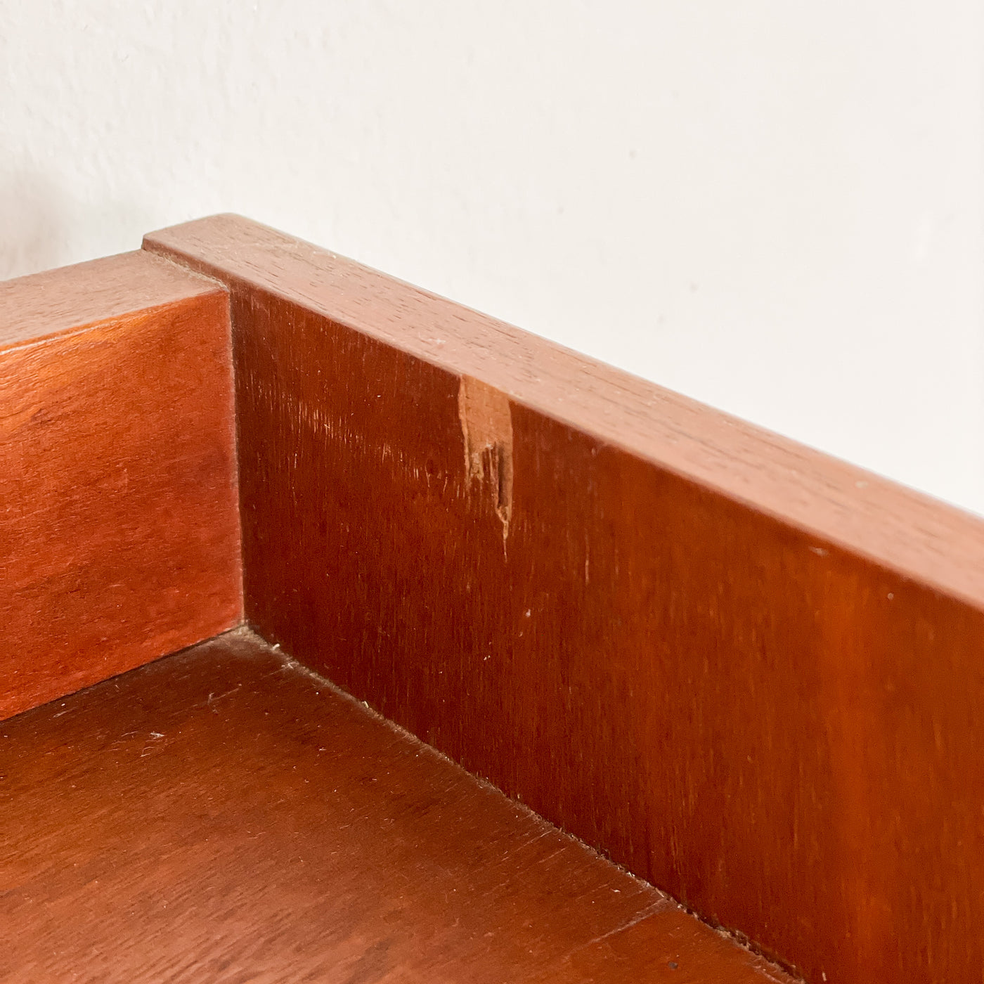 Smal bokhylla i teak