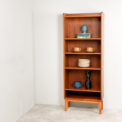 Smal bokhylla i teak