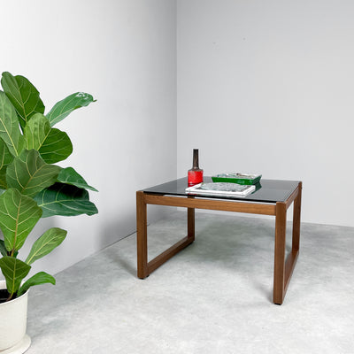 Soffbord i teak och rökfärgat glas