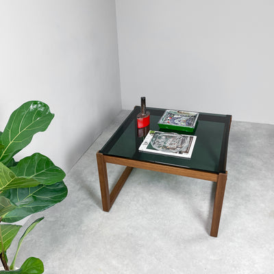 Soffbord i teak och rökfärgat glas