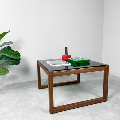 Soffbord i teak och rökfärgat glas