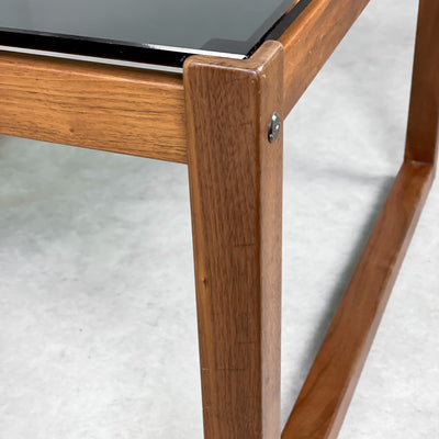 Soffbord i teak och rökfärgat glas