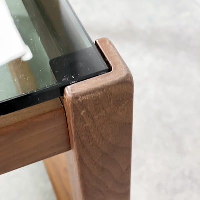 Soffbord i teak och rökfärgat glas