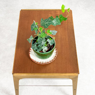 Soffbord i teak med stringhylla