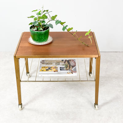 Soffbord i teak med stringhylla