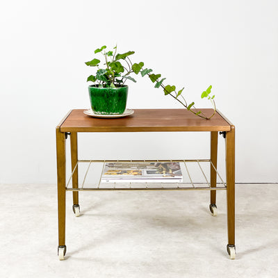 Soffbord i teak med stringhylla